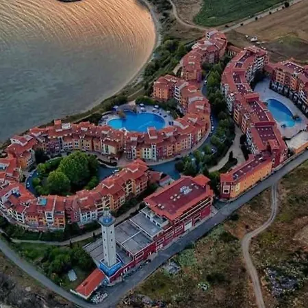 Апартамент Gold Marina Cape